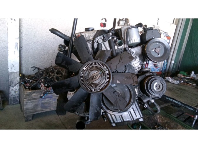 MOTOR CON ACCESORIOS Y CAJA DE CAMBIOS MERCEDES C 250 TURBODIESEL 1999