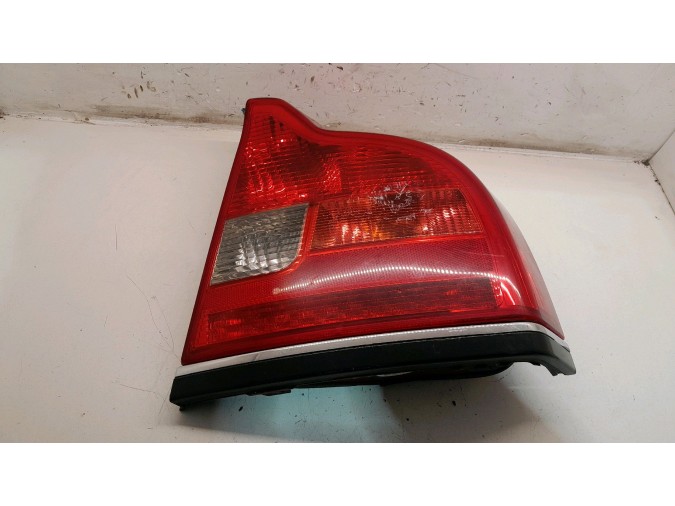 PILOTO TRASERO DERECHO VOLVO S80 2002