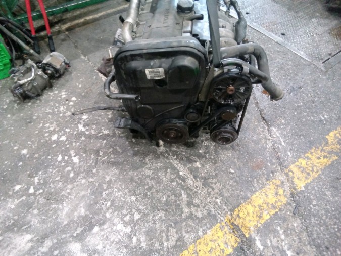 MOTOR CON ACCESORIOS SIN CAJA DE CAMBIOS VOLVO S80 2002