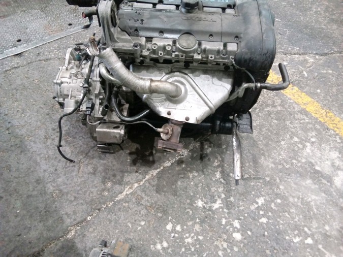 MOTOR CON ACCESORIOS SIN CAJA DE CAMBIOS VOLVO S80 2002