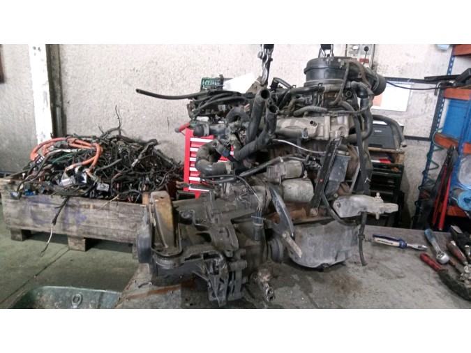 MOTOR CON ACCESORIOS Y CAJA DE CAMBIOS VOLKSWAGEN GOLF 2004