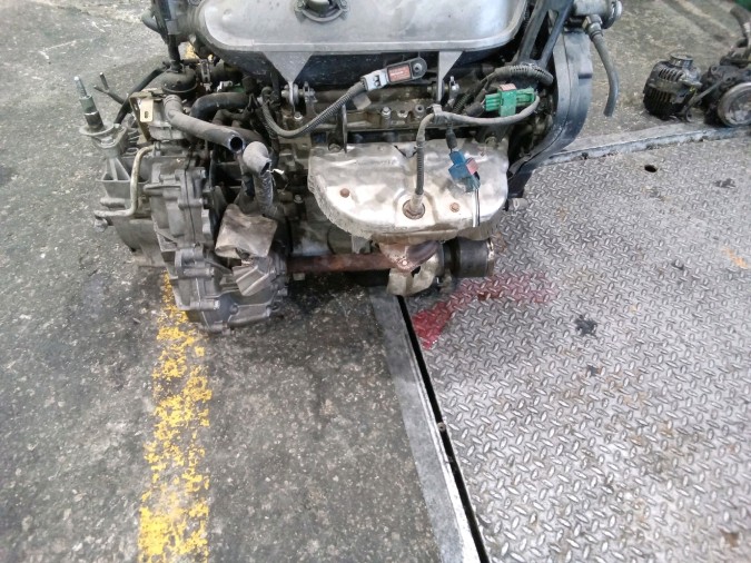 MOTOR CON ACCESORIOS Y CAJA DE CAMBIOS PEUGEOT 607 2003