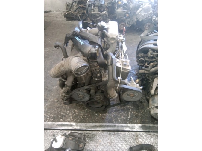 MOTOR CON ACCESORIOS Y CAJA DE CAMBIOS MERCEDES-BENZ VITO 1997