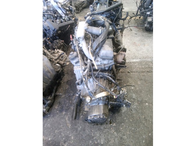 MOTOR CON ACCESORIOS Y CAJA DE CAMBIOS MERCEDES-BENZ VITO 1997