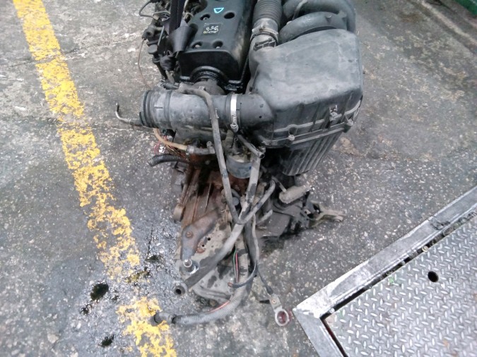 MOTOR CON ACCESORIOS Y CAJA DE CAMBIOS PEUGEOT 106 1997