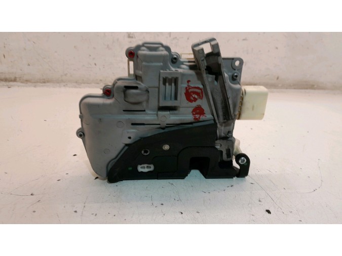 CERRADURA PUERTA DELANTERA IZQUIERDA VOLKSWAGEN PASSAT 2010