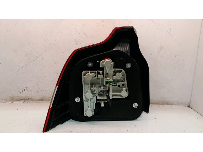 PILOTO TRASERO DERECHO VOLVO S40 2004
