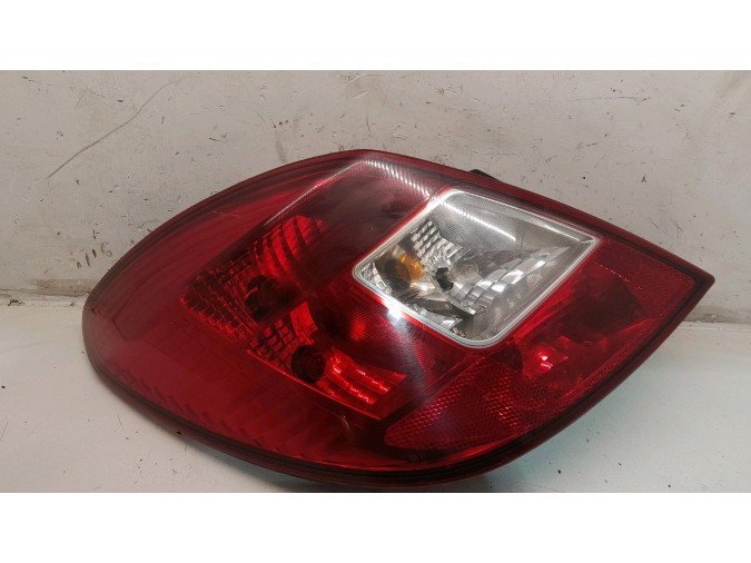 PILOTO TRASERO IZQUIERDO OPEL CORSA 2007