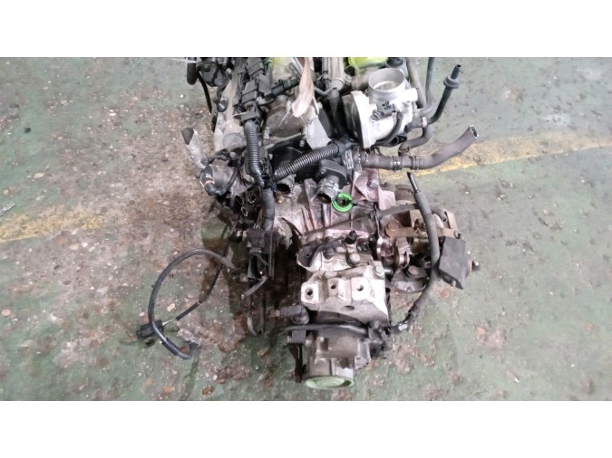 MOTOR CON ACCESORIOS Y CAJA DE CAMBIOS VOLKSWAGEN GOLF 2002