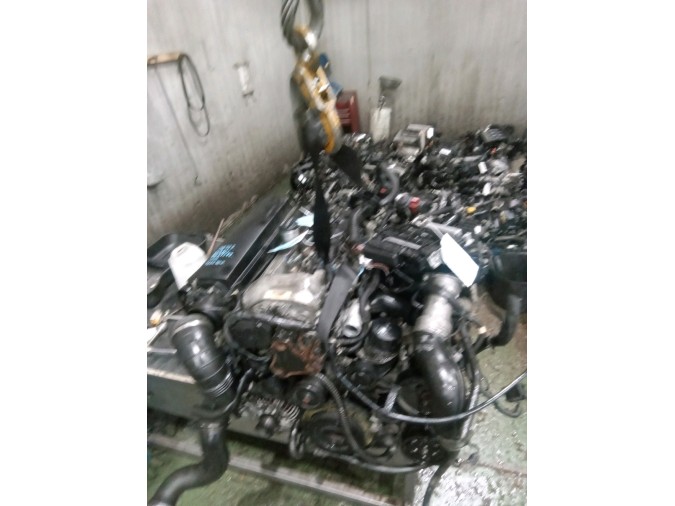 MOTOR CON ACCESORIOS Y CAJA DE CAMBIOS MERCEDES E 270 CDI