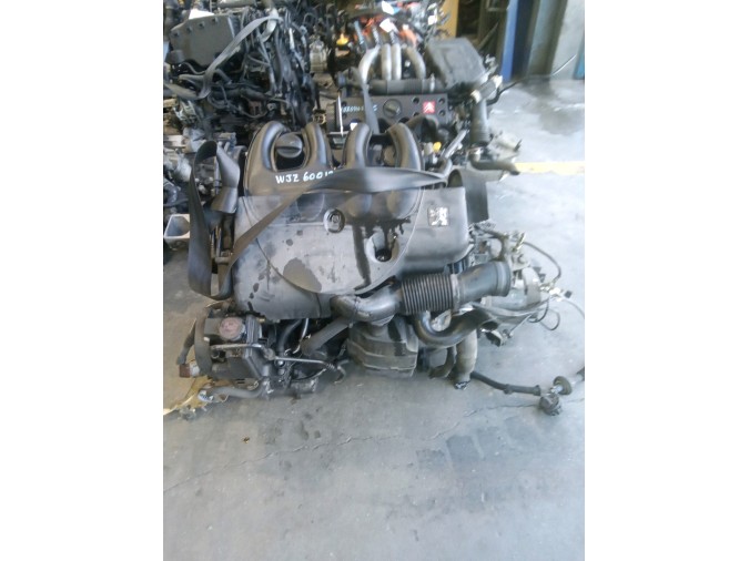 MOTOR CON ACCESORIOS Y CAJA DE CAMBIOS PEUGEOT 206 1999