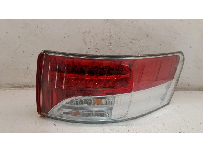 PILOTO TRASERO DERECHO TOYOTA AVENSIS 2009