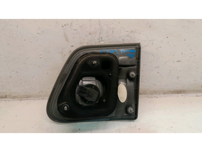 PILOTO TRASERO IZQUIERDO INTERIOR TOYOTA AVENSIS 2009