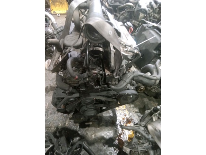 MOTOR CON ACCESORIOS Y CAJA DE CAMBIOS MERCEDES VITO 2003