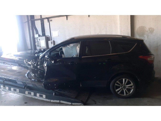 PUNTERA PARAGOLPES TRASERA IZQUIERDA FORD KUGA 2018