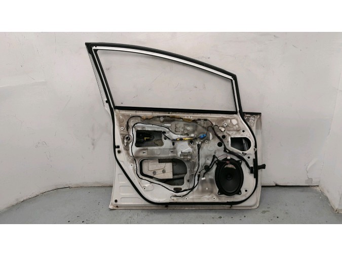 PUERTA DELANTERA IZQUIERDA TOYOTA PRIUS BLANCA 2012