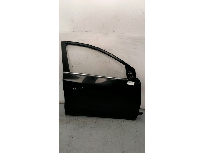 PUERTA DELANTERA DERECHA NISSAN PULSAR NEGRA 2018