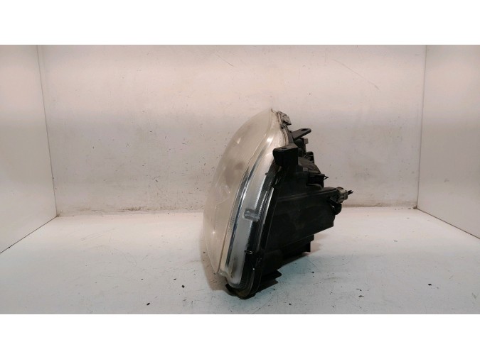FARO DELANTERO DERECHO TOYOTA AVENSIS 2003