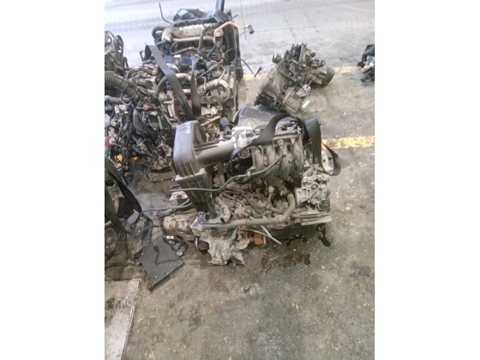 MOTOR CON ACCESORIOS Y CAJA DE CAMBIOS CITROEN C3