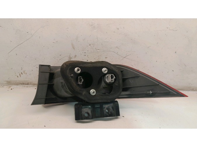 	PILOTO TRASERO IZQUIERDO EXTERIOR HONDA ACCORD 2006