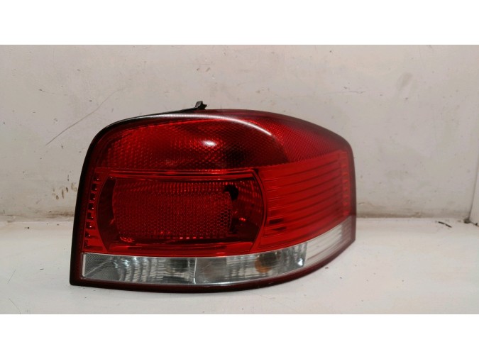 PILOTO TRASERO DERECHO AUDI A3 2006