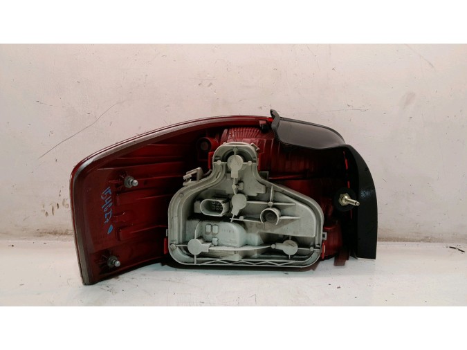PILOTO TRASERO DERECHO AUDI A3 2006