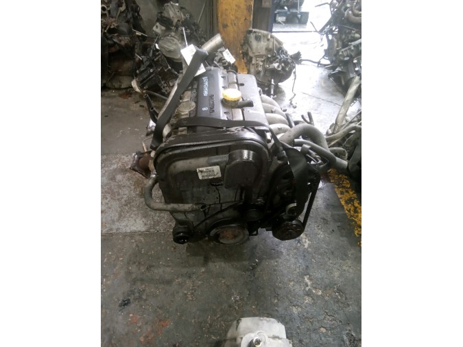 MOTOR CON ACCESORIOS SIN CAJA DE CAMBIOS VOLVO S80 2004