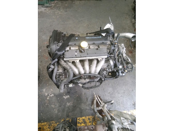 MOTOR CON ACCESORIOS SIN CAJA DE CAMBIOS VOLVO S80 2004