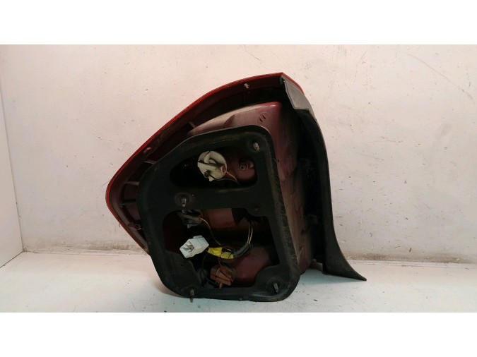 PILOTO TRASERO DERECHO KIA CERATO 2005