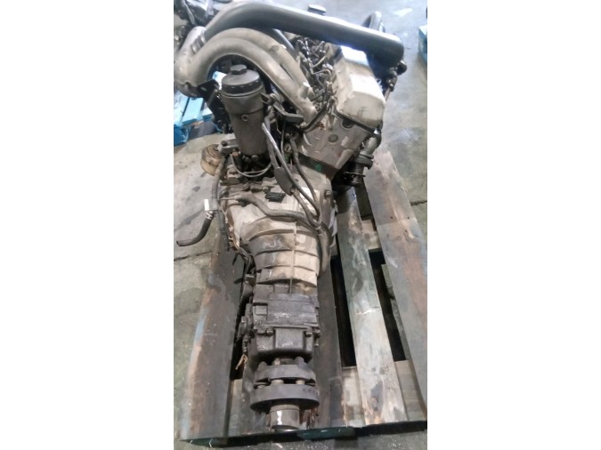 MOTOR CON ACCESORIOS Y CAJA DE CAMBIOS MERCEDES E 290 TURBODIESEL 1998