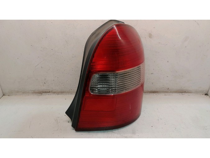 PILOTO TRASERO DERECHO MAZDA 323 2000