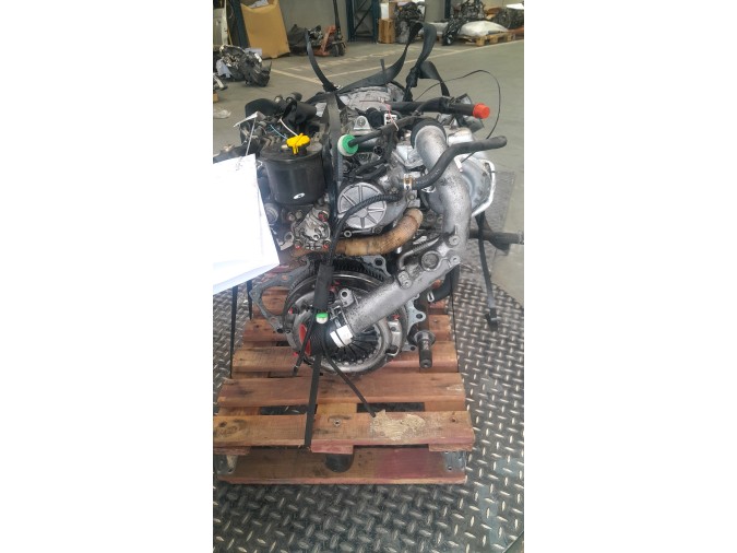 MOTOR CON ACCESORIOS Y CAJA DE CAMBIOS MAZDA 323 2001