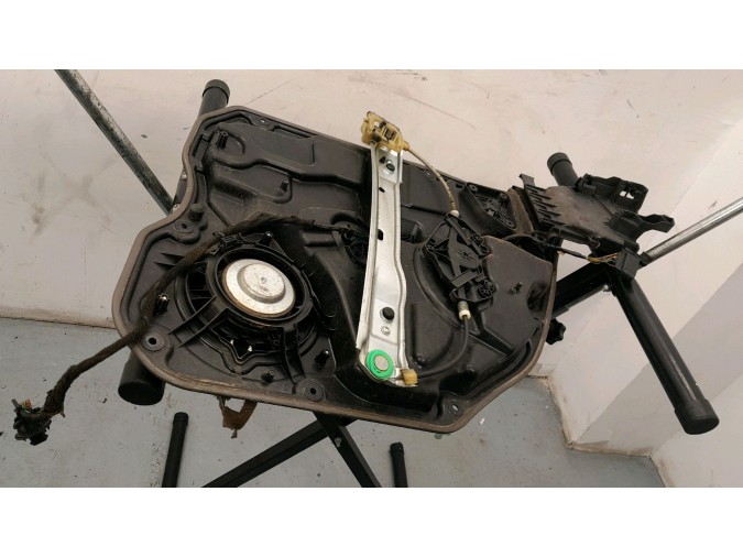 ELEVALUNAS TRASERO IZQUIERDO VOLVO V60 2011