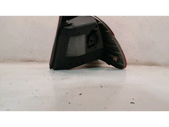PILOTO TRASERO IZQUIERDO BMW 320D 2002