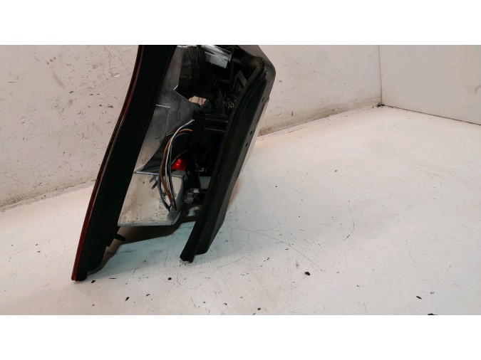 PILOTO TRASERO IZQUIERDO BMW 320D 2002