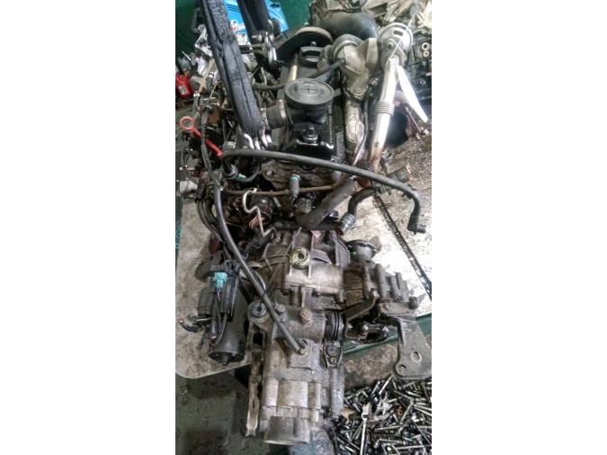 MOTOR CON ACCESORIOS Y CAJA DE CAMBIOS VOLKSWAGEN GOLF 1997