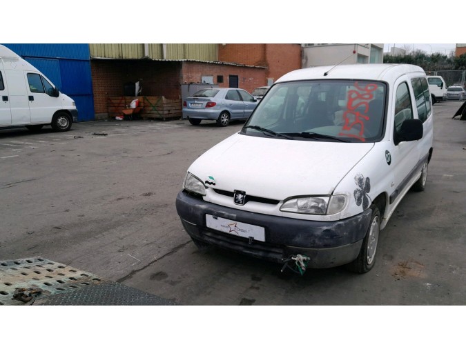 Radiador motor PEUGEOT PART CBESP. P. LAT 2000