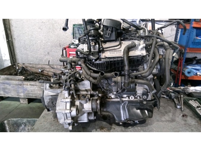 MOTOR CON ACCESORIOS Y CAJA DE CAMBIOS VOLKSWAGEN POLO