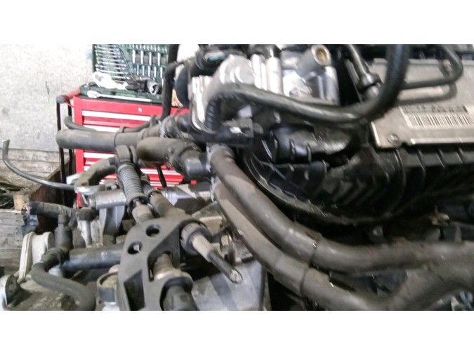 MOTOR CON ACCESORIOS Y CAJA DE CAMBIOS VOLKSWAGEN POLO