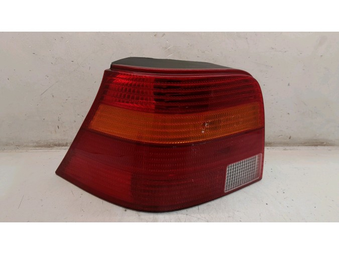 PILOTO TRASERO IZQUIERDO VOLKSWAGEN GOLF 2003