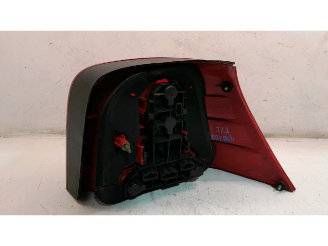 PILOTO TRASERO IZQUIERDO VOLKSWAGEN GOLF 2003