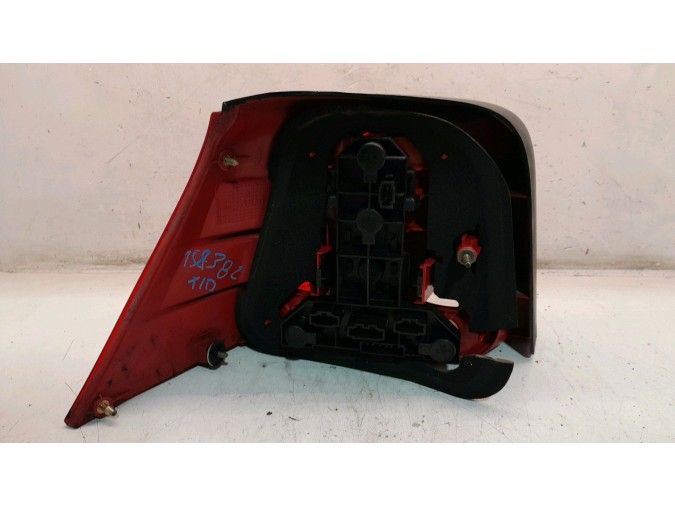 PILOTO TRASERO DERECHO VOLKSWAGEN GOLF 2003