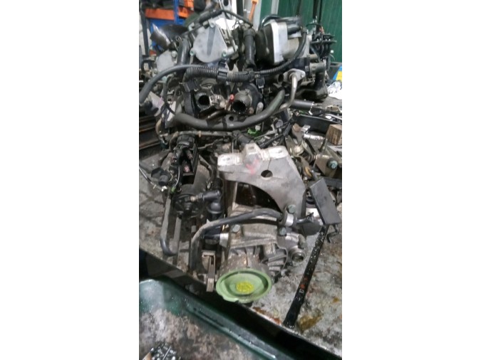 MOTOR CON ACCESORIOS Y CAJA DE CAMBIOS VOLKSWAGEN GOLF 2003