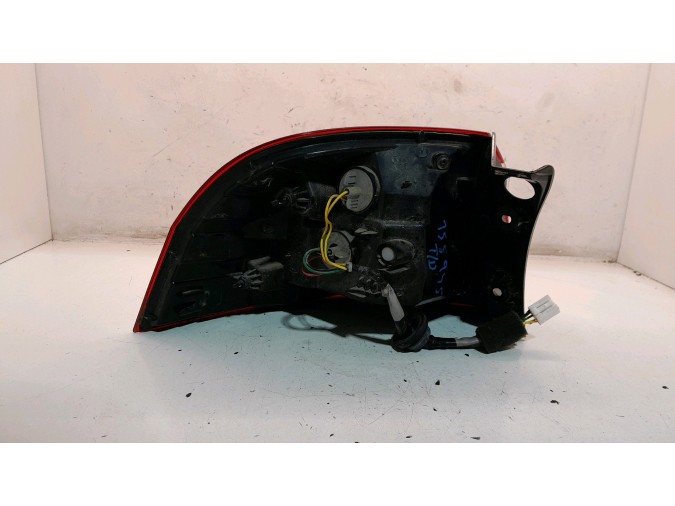 PILOTO TRASERO DERECHO KIA RIO 2015