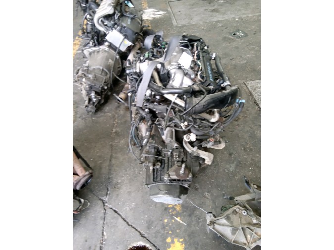 MOTOR CON ACCESORIOS Y CAJA DE CAMBIOS PEUGEOT 607