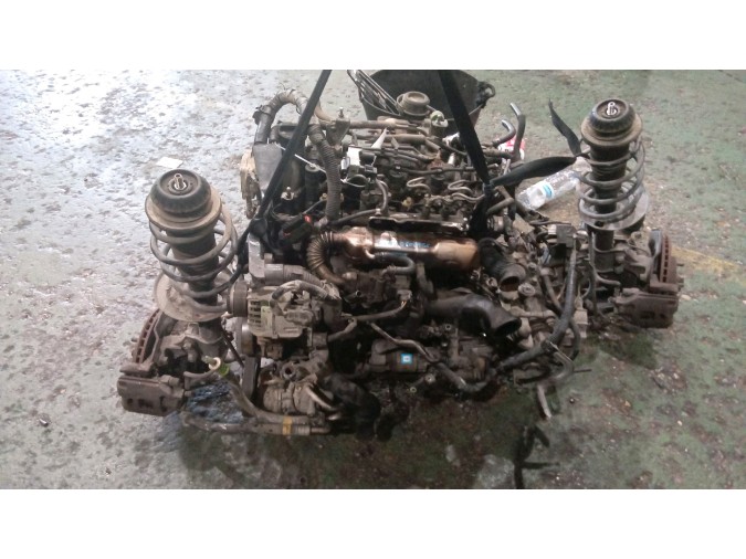 MOTOR CON ACCESORIOS Y CAJA DE CAMBIOS TOYOTA YARIS