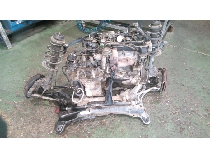 MOTOR CON ACCESORIOS Y CAJA DE CAMBIOS TOYOTA YARIS