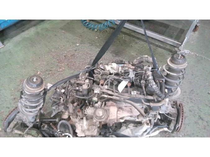 MOTOR CON ACCESORIOS Y CAJA DE CAMBIOS TOYOTA YARIS