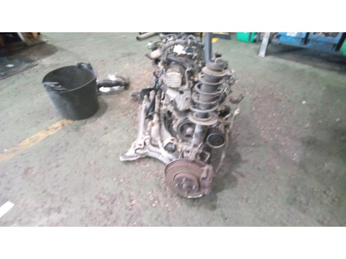 MOTOR CON ACCESORIOS Y CAJA DE CAMBIOS TOYOTA YARIS