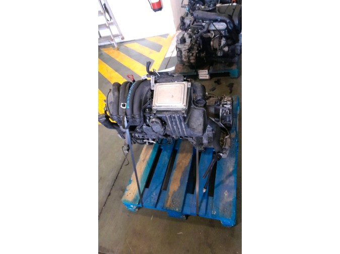 MOTOR CON ACCESORIOS Y CAJA DE CAMBIOS MERCEDES A 200